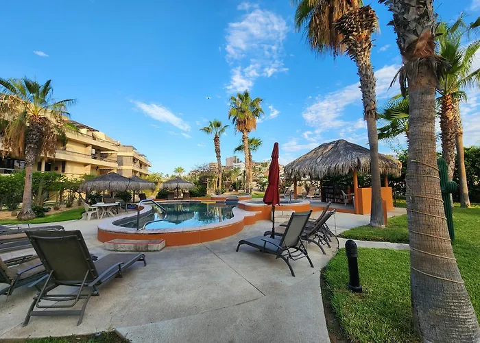 Eateries Shops 10 Min Walk Golf View *