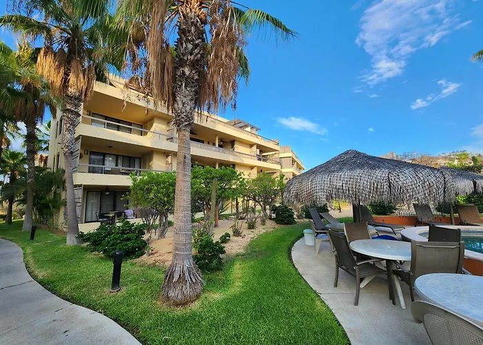 Eateries Shops 10 Min Walk Golf View *