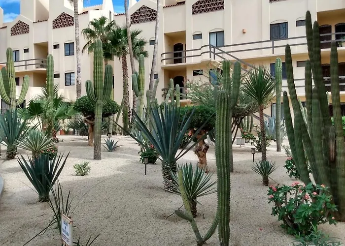 Eateries Shops 10 Min Walk Golf View