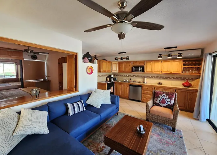 Eateries Shops 10 Min Walk Golf View Apartment San Jose del Cabo