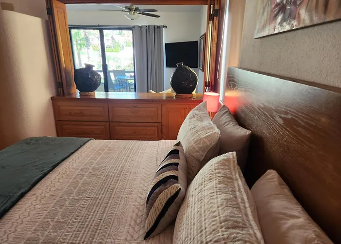 Eateries Shops 10 Min Walk Golf View Apartment